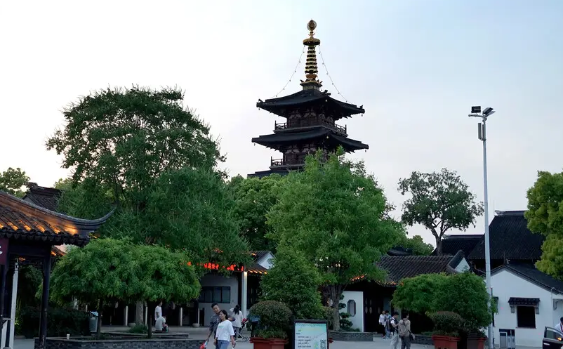 新媒體時(shí)代下短視頻營(yíng)銷對(duì)旅游景區(qū)的正面和負(fù)面影響