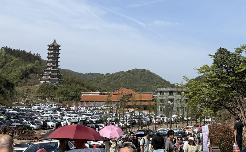五一大圍山森林公園迎來(lái)客流高峰，易景通票務(wù)系統(tǒng)穩(wěn)定運(yùn)行